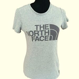 𝅺The North Face gray logo tee, size XS